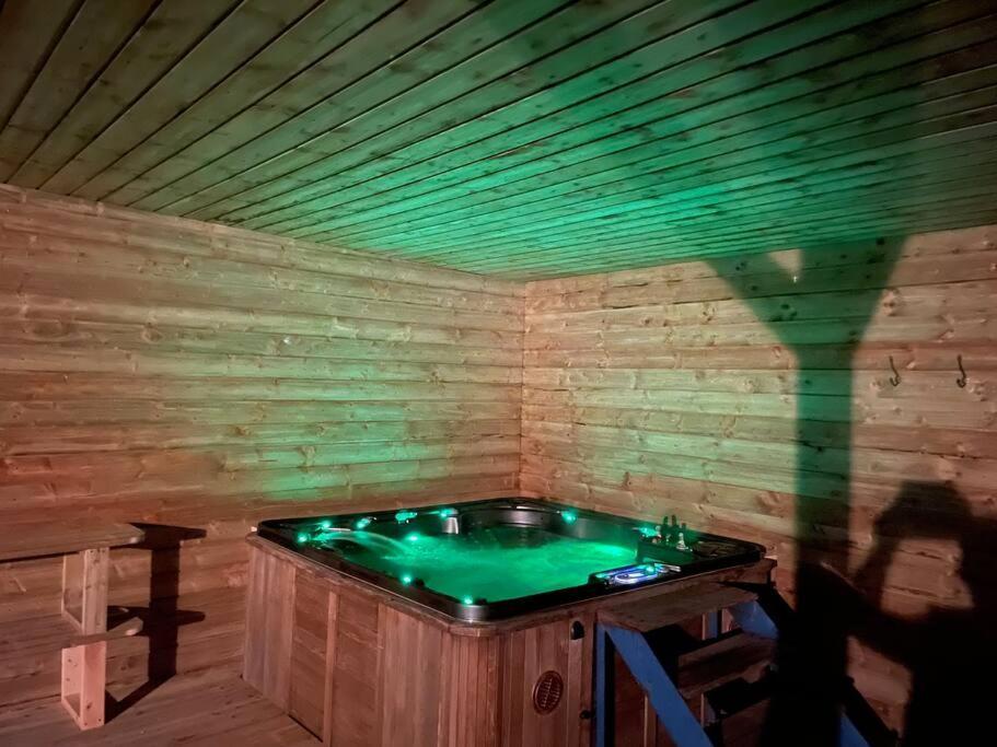 John The Mills Cottage Spahot Tub Private Beach 도니골 외부 사진