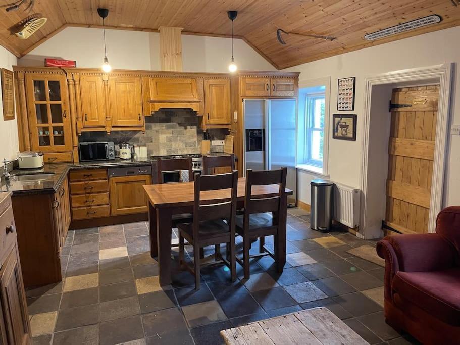 John The Mills Cottage Spahot Tub Private Beach 도니골 외부 사진